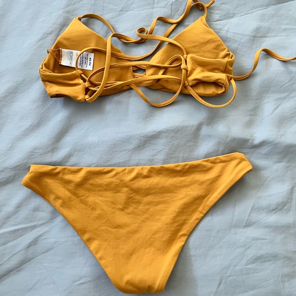 l*space Bikini Set - Picture 4 of 6